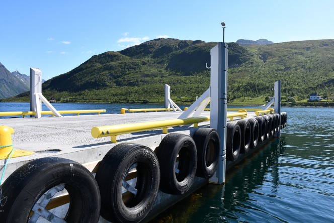 Hurtigbåtkai på sjø, Sør-Tverrfjord, Finnmark