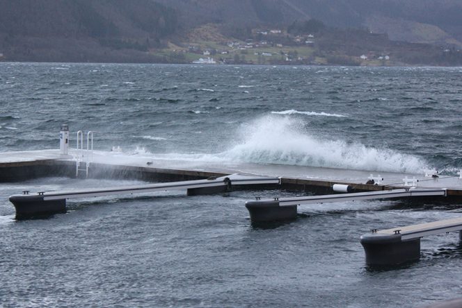 Flytebrygger og utriggere på sjø, Strømpeneset, Ørsta