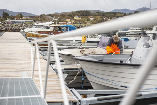 Vevang Småbåtlag. Landgang med gitterristdekke