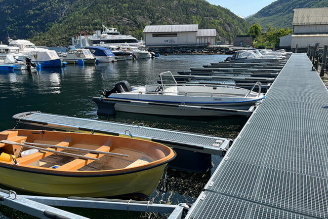 Classic stålbrygger med gitterrist, Hellesylt Småbåtlag