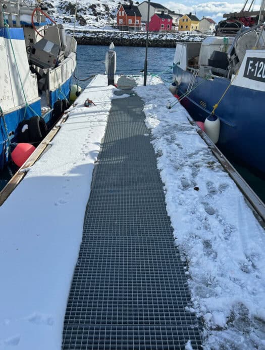 Brygge med snøfritt gangfelt, Kamøyvær