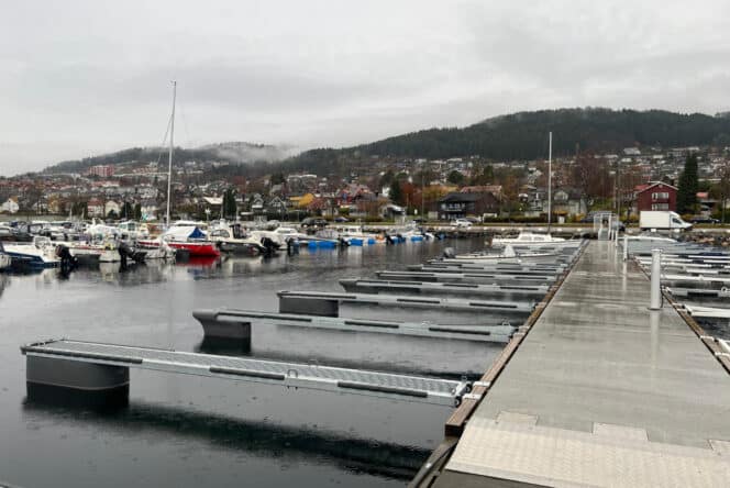 Molde Båthavnlag, pir H. Classic flytebrygger i betong og utriggermateriell.