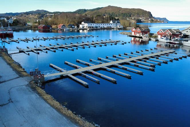 Ørsta Futura™ stålbrygger med tredekke. Leinevika Småbåtlag